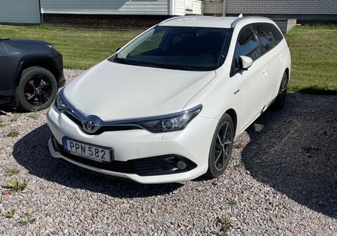 Toyota Auris Touring Sports, 2017