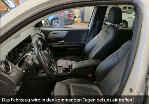 Mercedes-Benz GLB 200, 2022