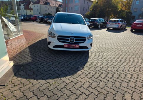 Mercedes-Benz B 180, 2020
