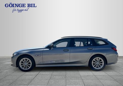 BMW 330, 2023