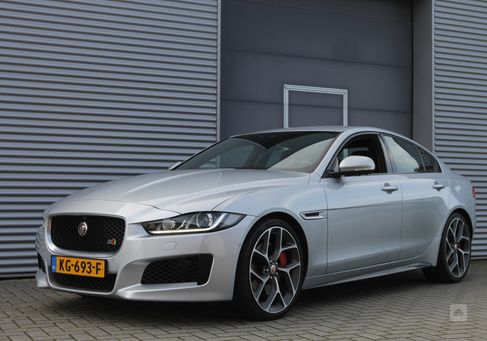 Jaguar XE, 2015