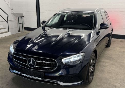 Mercedes-Benz E 300, 2022 3