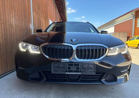 BMW 330, 2022