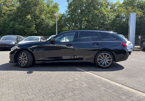 BMW 330, 2022
