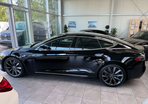 Tesla Model S, 2018