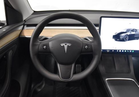 Tesla Model Y, 2023