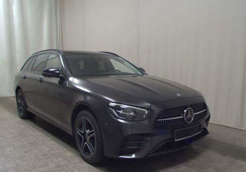 Mercedes-Benz E 300, 2022 3