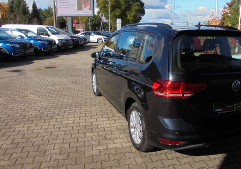 Volkswagen Touran, 2019 3
