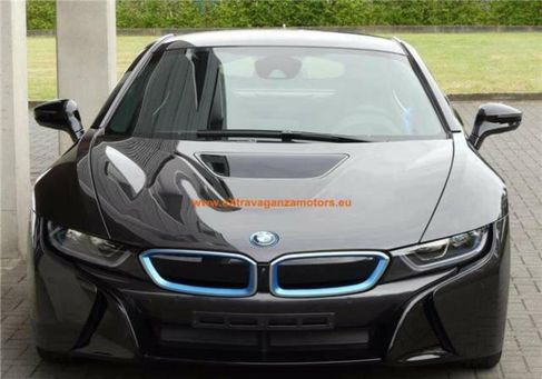BMW i8, 2016