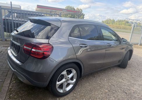 Mercedes-Benz GLA 250, 2018 3