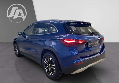 Mercedes-Benz GLA 180, 2024 3