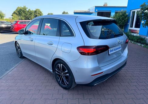 Mercedes-Benz B 180, 2023