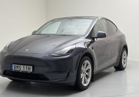 Tesla Model Y, 2022