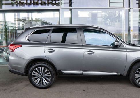 Mitsubishi Outlander, 2022