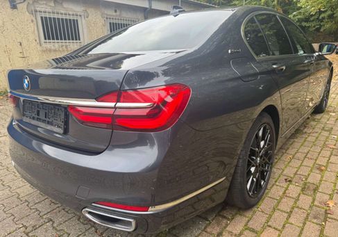 BMW 740, 2018