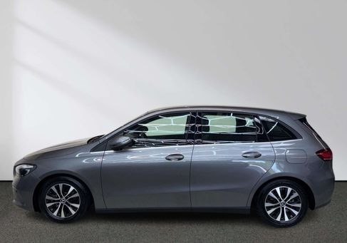 Mercedes-Benz B 180, 2023