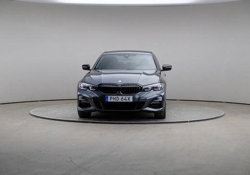 BMW 330, 2022