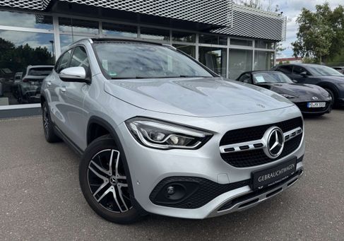 Mercedes-Benz GLA 180, 2020