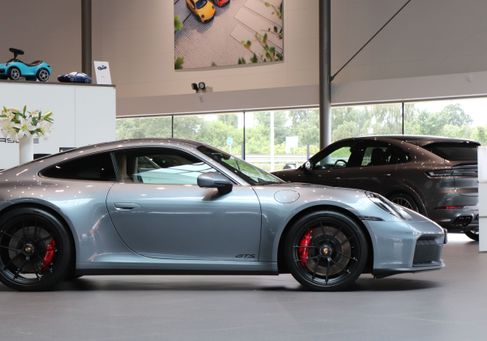 Porsche, 2025