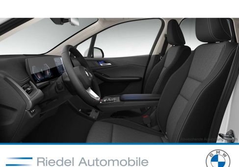 BMW 220, 2025 3