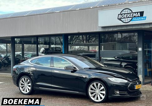 Tesla Model S, 2015