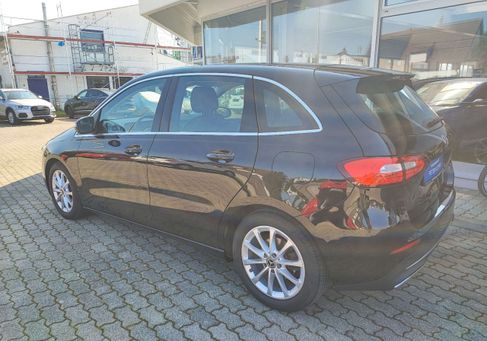 Mercedes-Benz B 180, 2020