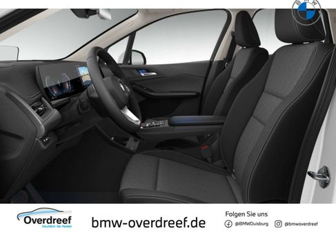 BMW 220, 2025 3