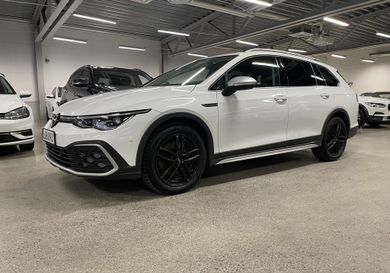 Volkswagen Golf, 2022
