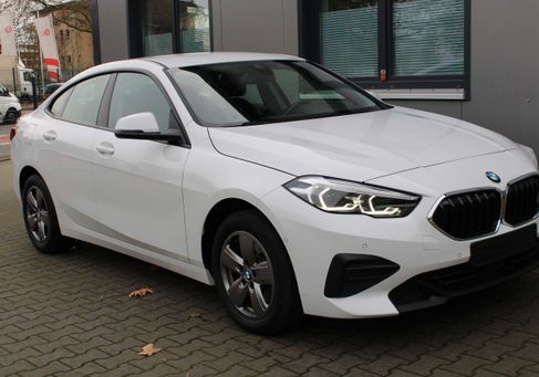 BMW 216, 2022