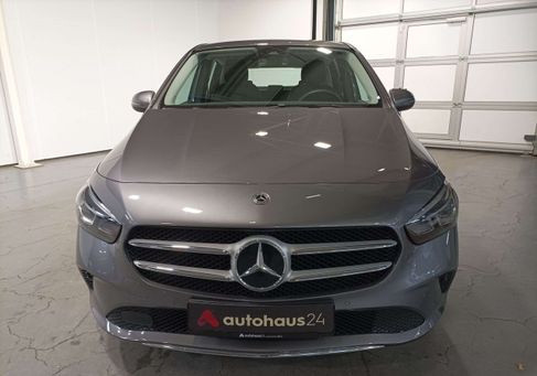 Mercedes-Benz B 220, 2022