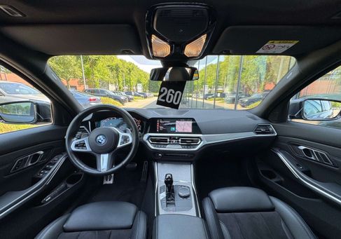 BMW 330, 2022