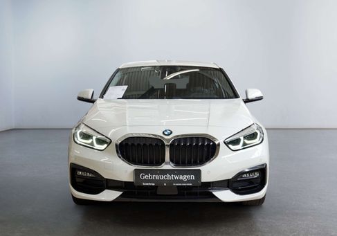 BMW 118, 2021