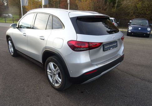 Mercedes-Benz GLA 250, 2021