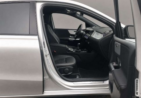 Mercedes-Benz B 200, 2022