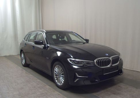 BMW 330, 2022