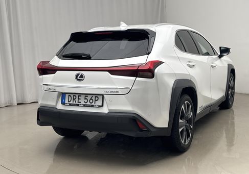 Lexus UX, 2022 3