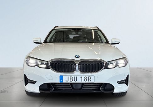 BMW 330, 2021