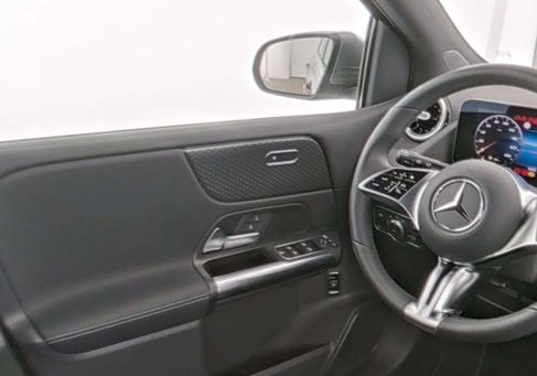 Mercedes-Benz B 180, 2025 3