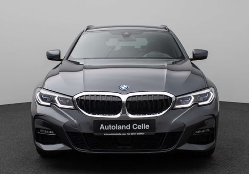 BMW 330, 2022