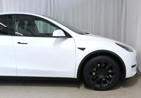 Tesla Model Y, 2023 3