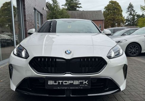 BMW 120, 2025 3