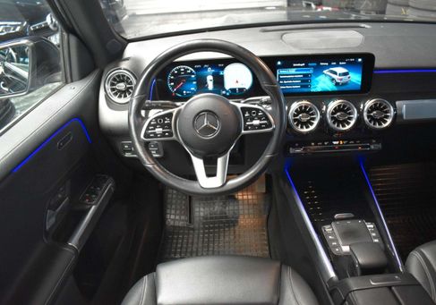 Mercedes-Benz GLB 200, 2022