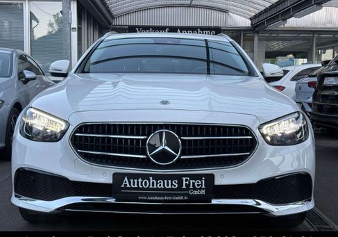 Mercedes-Benz E 300, 2022 3