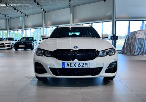 BMW 330, 2022