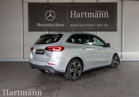 Mercedes-Benz B 200, 2022