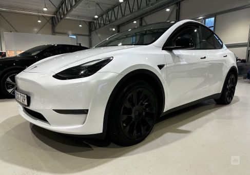 Tesla Model Y, 2022