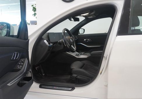 BMW 330, 2023