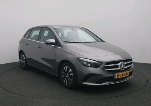 Mercedes-Benz B 180, 2022