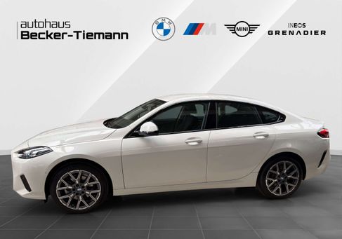 BMW 220, 2025 3