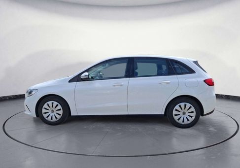 Mercedes-Benz B 180, 2022